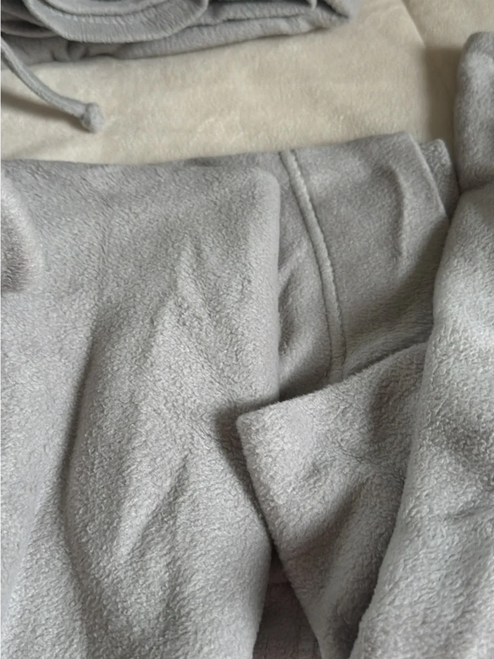 Cuddl Duds Plush Blanket in Light Gray with Black Tag
